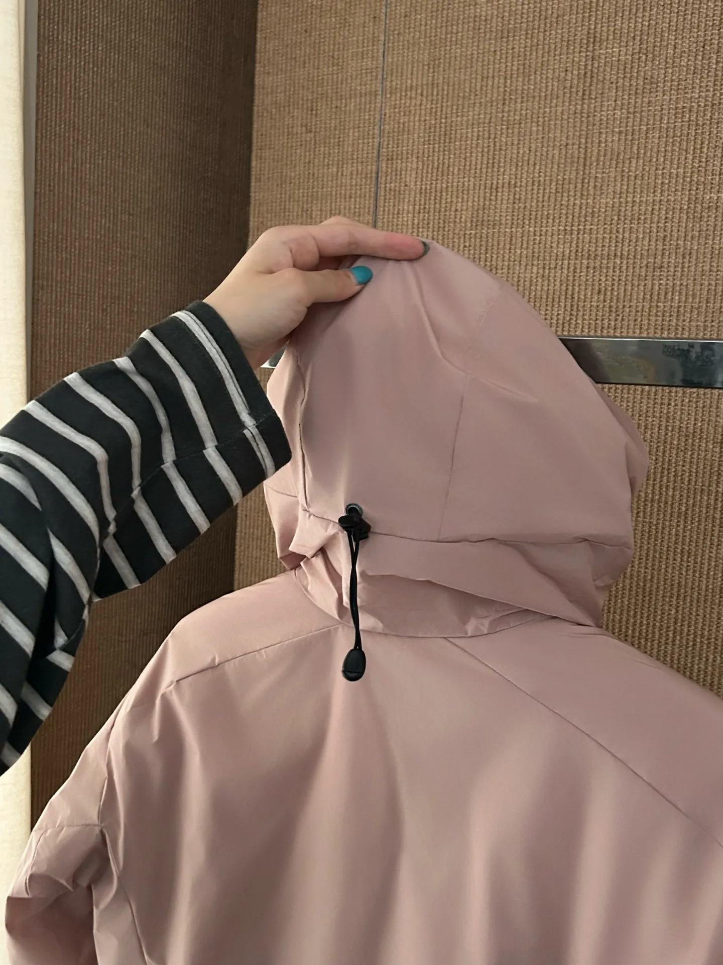 【Arcteryx Atom Hoody 】 : Arcteryx， ， ， 。 ， ， 。 ，Arcteryx ， 。Quality、 ， 。 ， + : ✅ 100% ，Tyono 30 ， ， ✅ ， Wear-Resistant Breathable ✅ ， ， ✅ ， ， ， ✅ 、 ， ， ✅ logo ， ✅ YKK， ✅ ：Coreloft TM Continuous 65 ， ✅（65g/m 2) : ，Breathable ，ATOM Coreloft TM Continuous ， ， ， ， Wear-Resistant ， ， ， 。